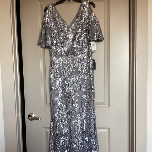 Alex Evenings Sequin Lace Cold Shoulder Trumpet Evening Gown, size 10 - Picture 7 of 13